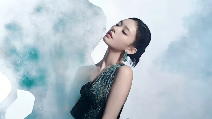 52岁杨坤深夜与美女同回酒店,美女正脸照曝光,撞脸多位明星