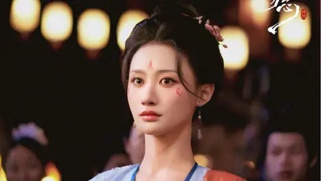 何洁带着家人前往河北马镇工作,大女儿身材壮实,11岁儿子像爸爸