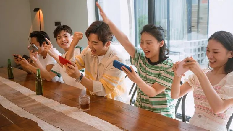 口无遮拦、欠赌债、拍戏当儿戏，娱乐圈富二代明星们也“败家”？