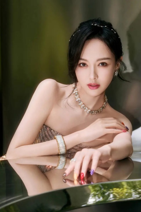 上阵父子兵!刘易斯复出之作《银莲花》曝新预告
