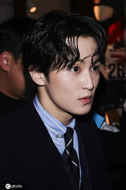 豆包穿搭翻车：当AI审美撞碎打工人的衣柜