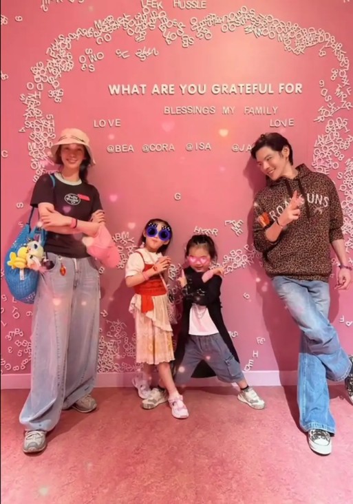 她的身材绝了！知名女团成员纯白紧身白裙，展现惊人身材比例