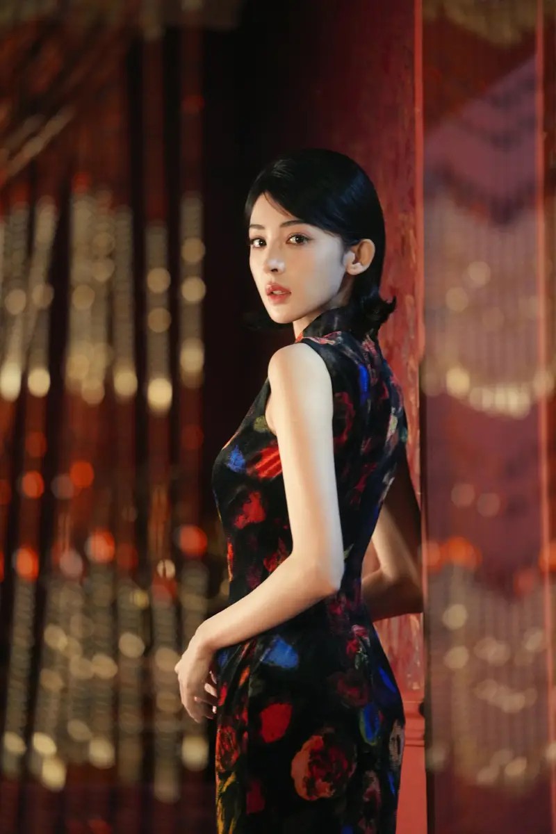 香港金牌司仪半退休后生活曝光！陈百祥携妻飞马尔代夫结婚47周年